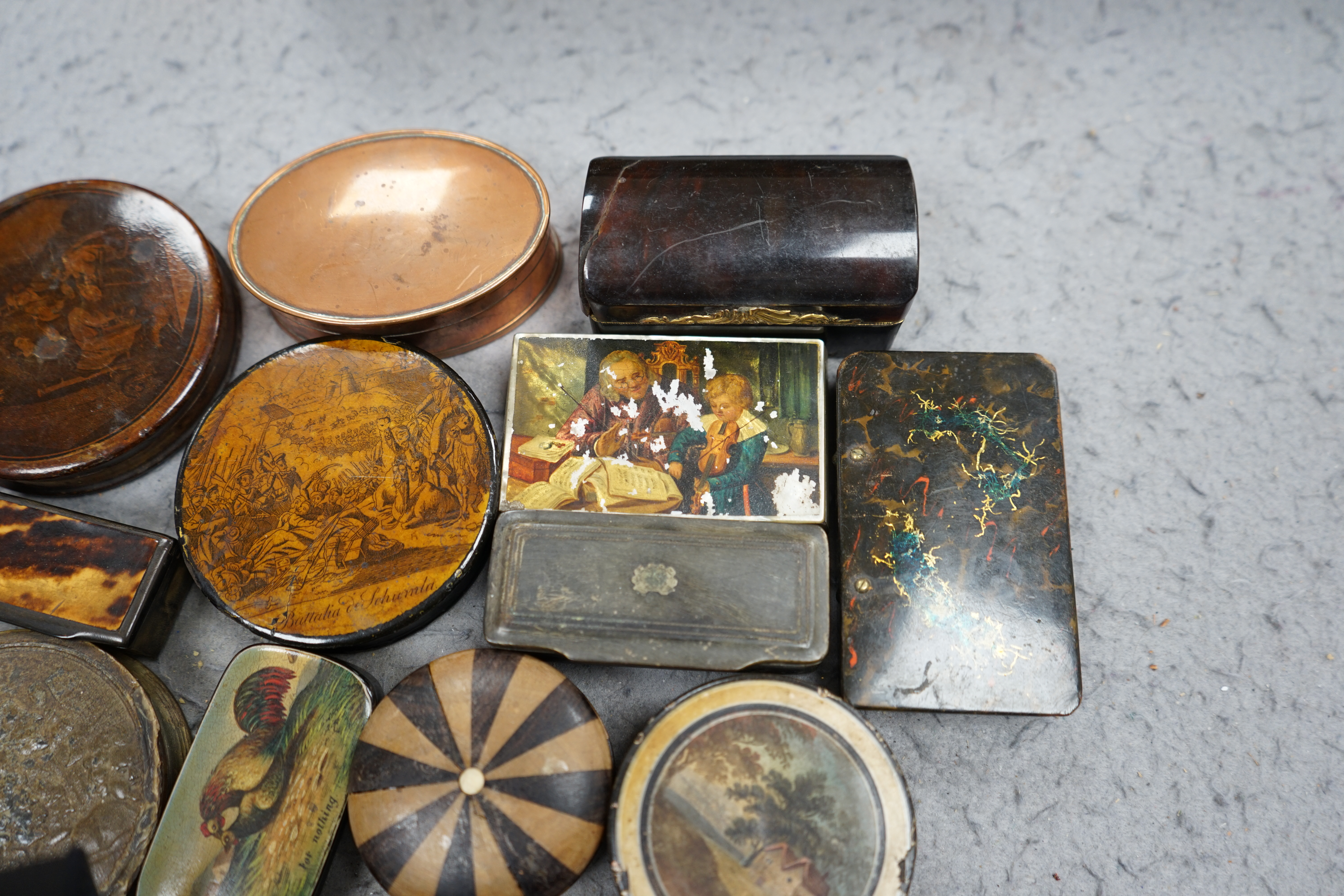 Assorted 18th / 19th century treen, tortoiseshell, horn and metalware snuff boxes, horn box 8cm diameter (14). Condition - most damage due to use